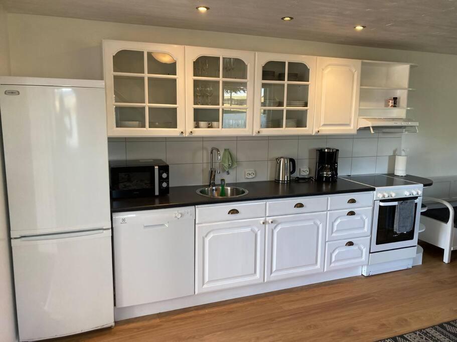 Fin Laegenhet Mitt Pa Bjaerehalvoen Apartment Bastad Luaran gambar